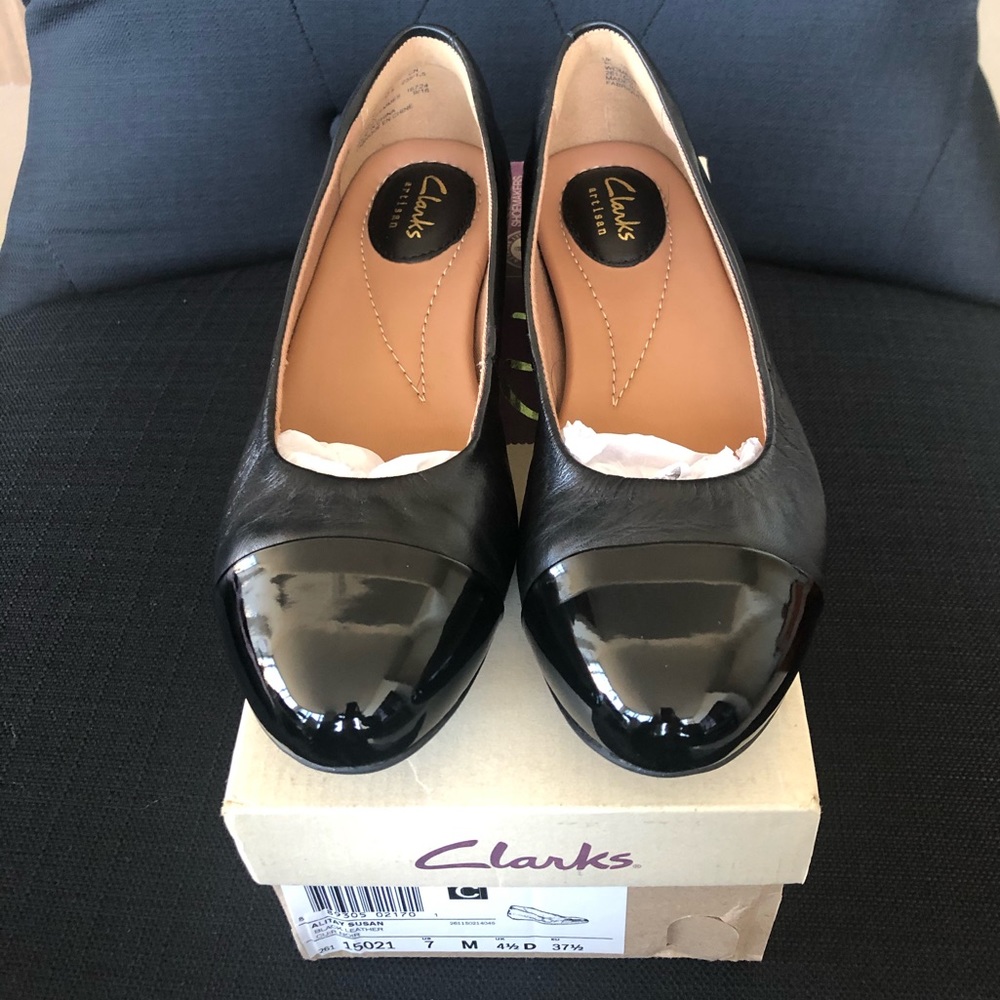 ⭐️SOLD ON M⭐️ Clarks Flats